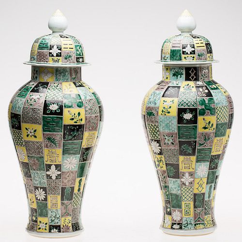 4269341: Pair of Chinese Famille Verte Decorated Covered Vases, Modern E1REC