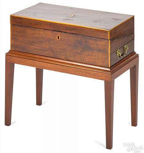 Pennsylvania or Maryland Federal mahogany lap desk, ca. 1810, with an eagle inlaid cartouche
