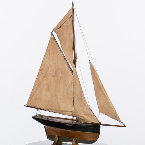 4285862: Vintage Pond Yacht with Black Painted and Varnished Hull E1REJ