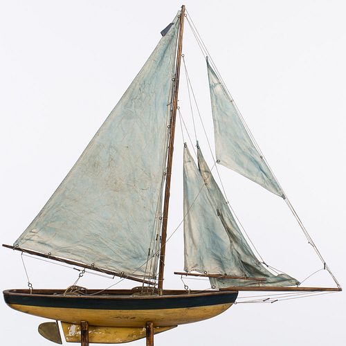 4285880: Vintage Pond Yacht with Navy and Yellow Painted Hull E1REJ
