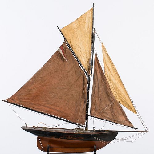 4285897: Vintage Pond Yacht with Black Painted and Varnished Hull E1REJ