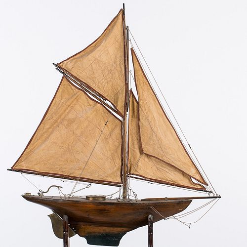 4285909: Vintage Pond Yacht with Dark Stained Hull and Navy Blue Keel E1REJ