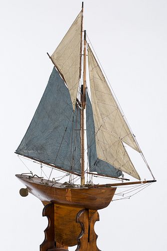 4285914: Vintage Pond Yacht with Stained Hull E1REJ