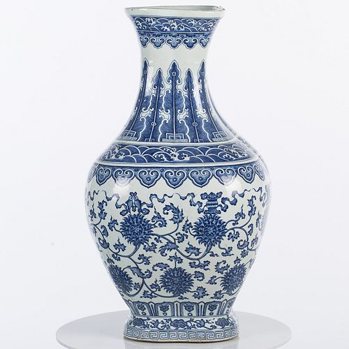 4285951: Large Chinese Underglaze Blue Porcelain Vase, Modern E1REC