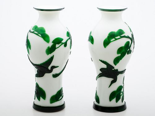 4058266: Pair of Chinese Green and White Peking Glass Vases E7RDC