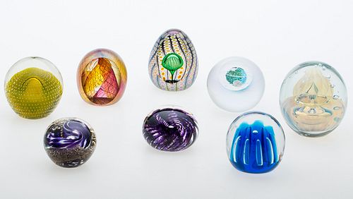 4058277: Group of 8 Contemporary Glass Paperweights E7RDF