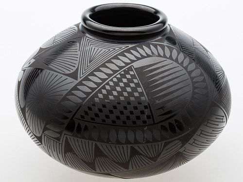 4058331: Native American Blackware Pot by Laeme Quezoda E7RDA
