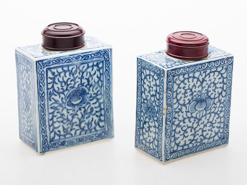 4058417: Pair of Chinese Blue and White Tea Caddys, 20th Century E7RDJ