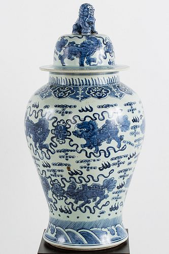 3984876: Large Chinese Underglaze Blue Porcelain Covered Vase, Modern E6RDC