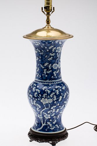3984911: Chinese Blue and White Vase, Now Fitted as a Lamp, 20th Century E6RDC