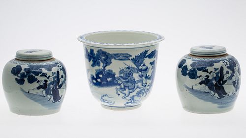 3985032: 2 Chinese Underglaze Blue Decorated Porcelain Jars
 and a Planter, Modern E6RDC