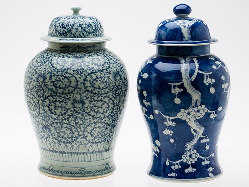3985036: 2 Chinese Underglaze Blue Decorated Covered Vases, Modern E6RDC