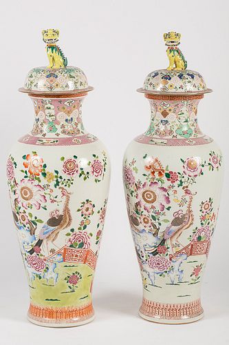 4002157: Two Similar Famille Rose Decorated Porcelain Covered Vases, Modern E6RDC