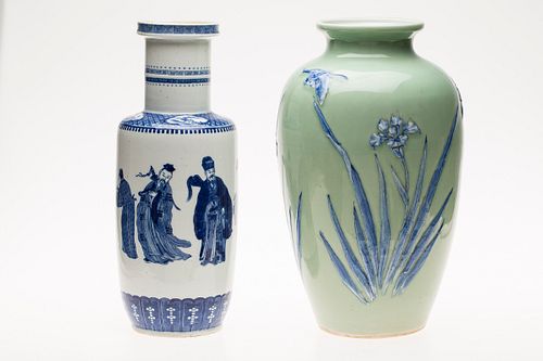 3863006: Two Chinese Porcelain Vases E4RDC