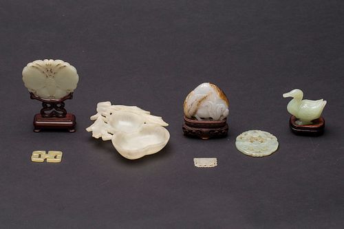 3863049: Group of 6 Carved Jade Articles and a Hardstone Dish E4RDC