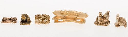 3863161: Ivory crab and 4 Netsuke and a snuff bottle E4RDC
