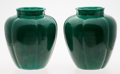 3863186: Pair of Chinese Green Glazed Lobed Jars, Modern E4RDC