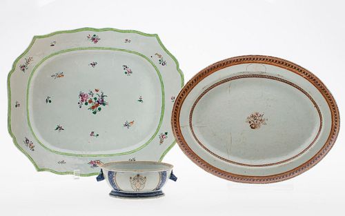 3863222: 2 Chinese Export Platters and a Small Tureen Base, 18th Century E4RDC