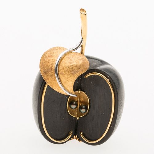3753355: 18K Gold, Pearl and Wood Apple Pendant, Probably Cartier E3RDK