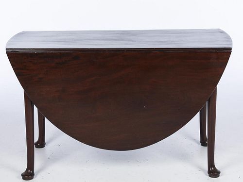 Queen Anne Mahogany Drop Leaf Table, 18th Century