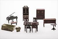 3753678: Group of 13 Pieces of Arcade Cast Iron Doll Furniture E3RDJ