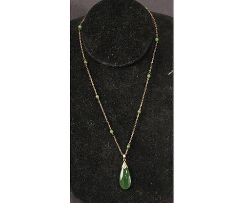 GREEN PEAR SHAPED JADE NECKLACE