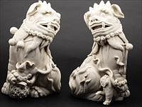 5565111: Pair of Chinese Blanc de Chine Fu Dogs E9VDC