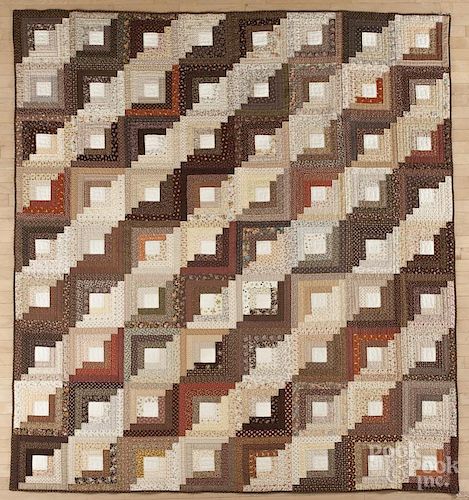 Contemporary log cabin quilt, 102'' x 90''.