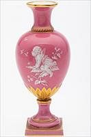 5565040: Meissen Pink Vase Decorated with a Putti E9VDF