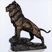 5565372: Composite Lion Sculpture E9VDL