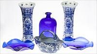5326001: 3 Blue and White Ceramic Articles and 3 Blue Glass Articles EL5QF