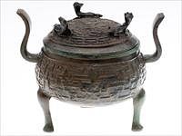 5241302: Chinese Archaic Style Bronze Covered Vessel EL4QC