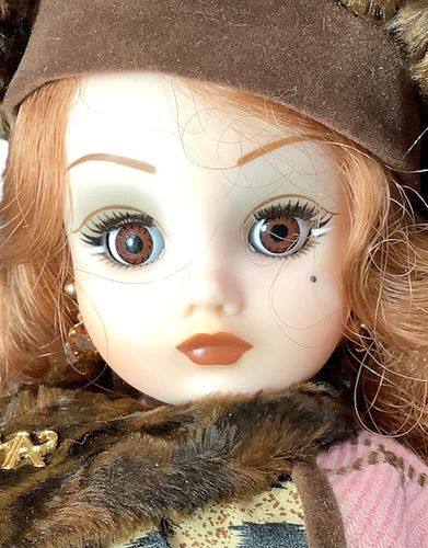21" Madame Alexander Legends MA Collection "Cissy" vinyl doll w/ purse.