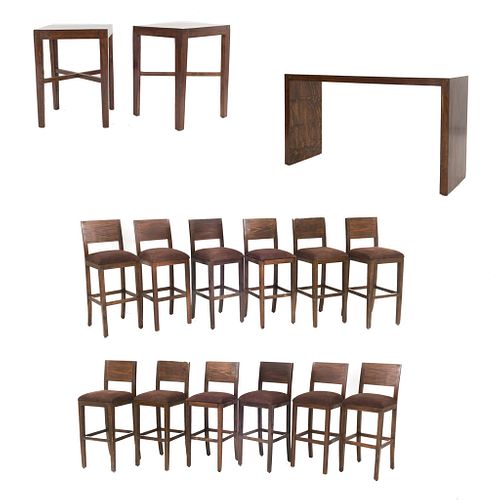 Set de muebles para bar. SXXI. Elaborado en madera Consta de 12 Sillas altas. Con respaldos semiabiertos y 3 mesas.