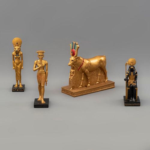 Lote de 4 deidades egipcias. SXX. Elaboradas en resina moldeada y policromada. Consta de: Horus, Apis, Sekhmet y Amón.