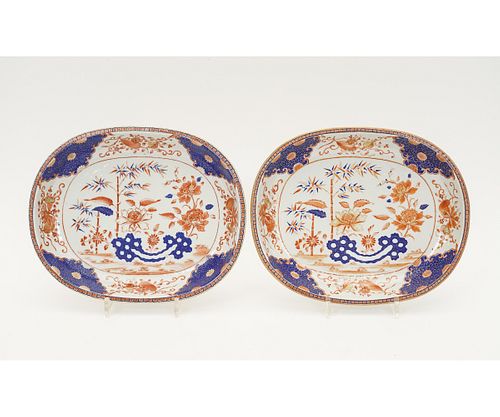 PAIR OF CHINESE PORCELAIN DISHES