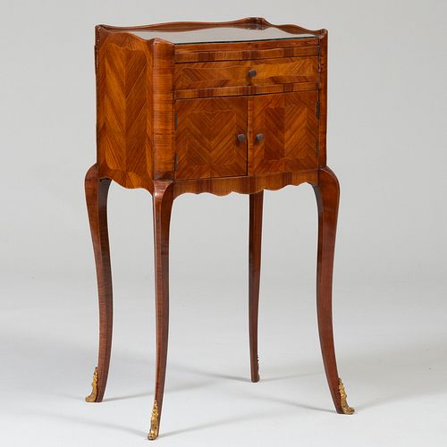 Louis XV/XVI Style Tulipwood Parquetry Table en ChiffonniÃ¨re