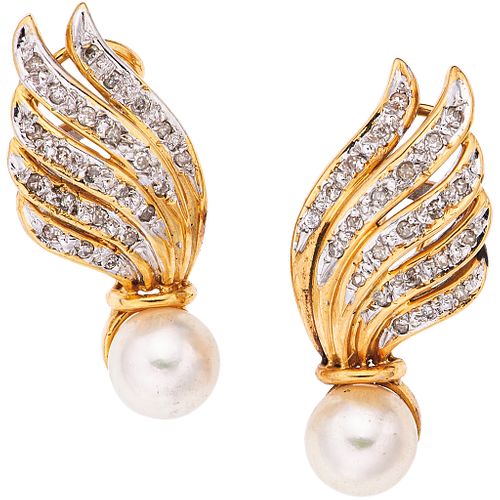 PAIR OF EARRINGS WITH CULTURED PEARLS AND DIAMONDS IN 14K YELLOW GOLD 8x8 Cut diamonds ~0.46 ct. Weight: 8.5 g | PAR DE ARETES CON PERLAS CULTIVADAS Y