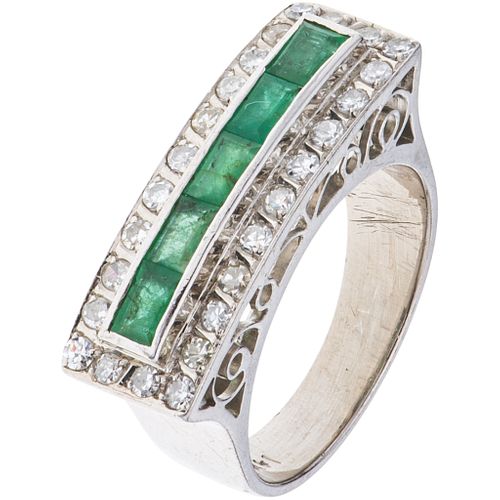 RING WITH EMERALDS AND DIAMONDS IN PALLADIUM SILVER Rectangular cut emeralds ~0.50 ct, 8x8 cut diamonds ~0.60 ct | ANILLO CON ESMERALDAS Y DIAMANTES E