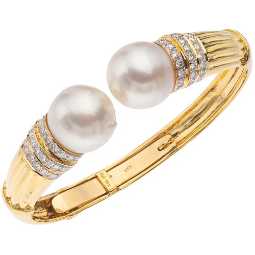 BRACELET WITH CULTURED PEARLS AND DIAMONDS IN 18K YELLOW GOLD White pearls, Brilliant cut diamonds ~1.70 ct | PULSERA CON PERLAS CULTIVADAS Y DIAMANTE