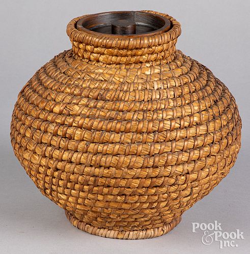 Rye straw lidded basket, 19th c.