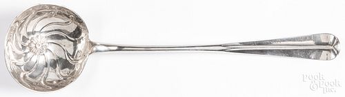 Irish silver ladle, 1724-1725