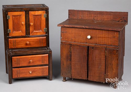 Two pieces of doll size furniture, 19th/20th c.