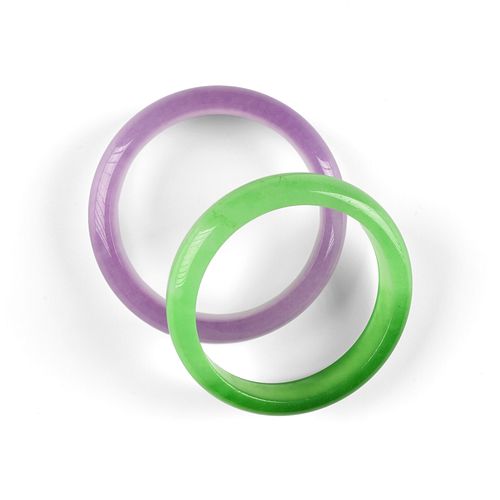 A GROUP OF TWO CHINESE PURPLE AND GREEN JADE BANGLES, 20TH CENTURY,