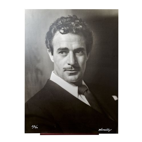 Photo of Gilbert Roland 35/50 signed by Hurrel