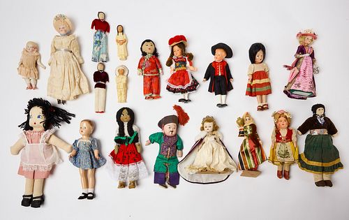 Lot of 19 Dolls