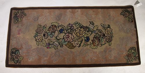EARLY 20TH C. LARGE FLORAL HOOKED RUG