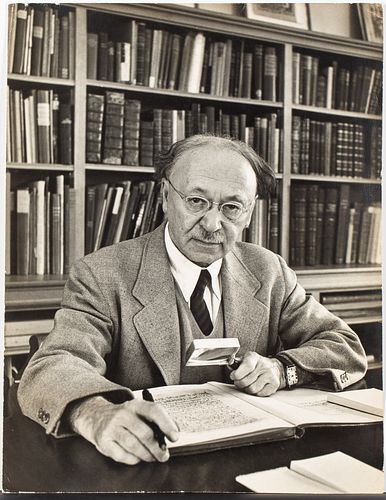 Alfred Eisenstaedt (1898-1985), Dr. Elias Lowe, 1947