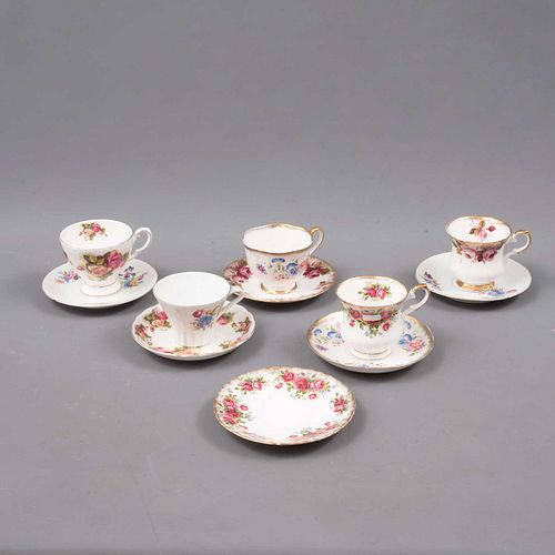 Servicio abierto de té. Inglaterra e Italia, SXX. Elaborados en porcelana Royal Chelsea, NG y Elizabethan. Piezas: 11