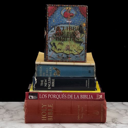 Lote sobre Biblias. The Holy Biblie / Los Porqués de la Biblia / Las Más Bellas Biblias de las Bibliotecas... Piezas: 7.